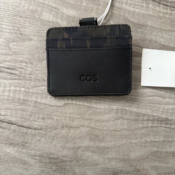 Cos Cardholder - Picture 1 of 5